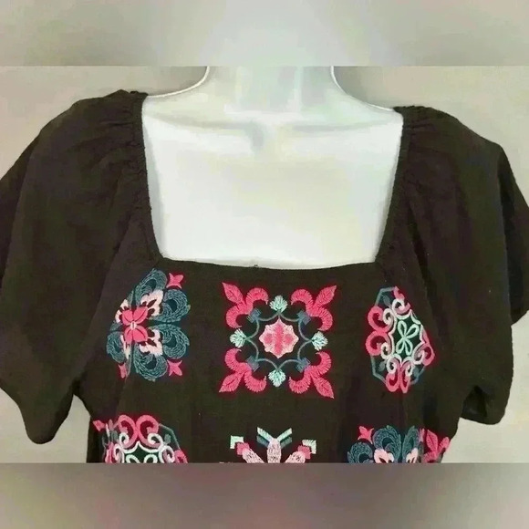 Savanna Jane Embroidered Tile Design Top (332) - Picture 11 of 13